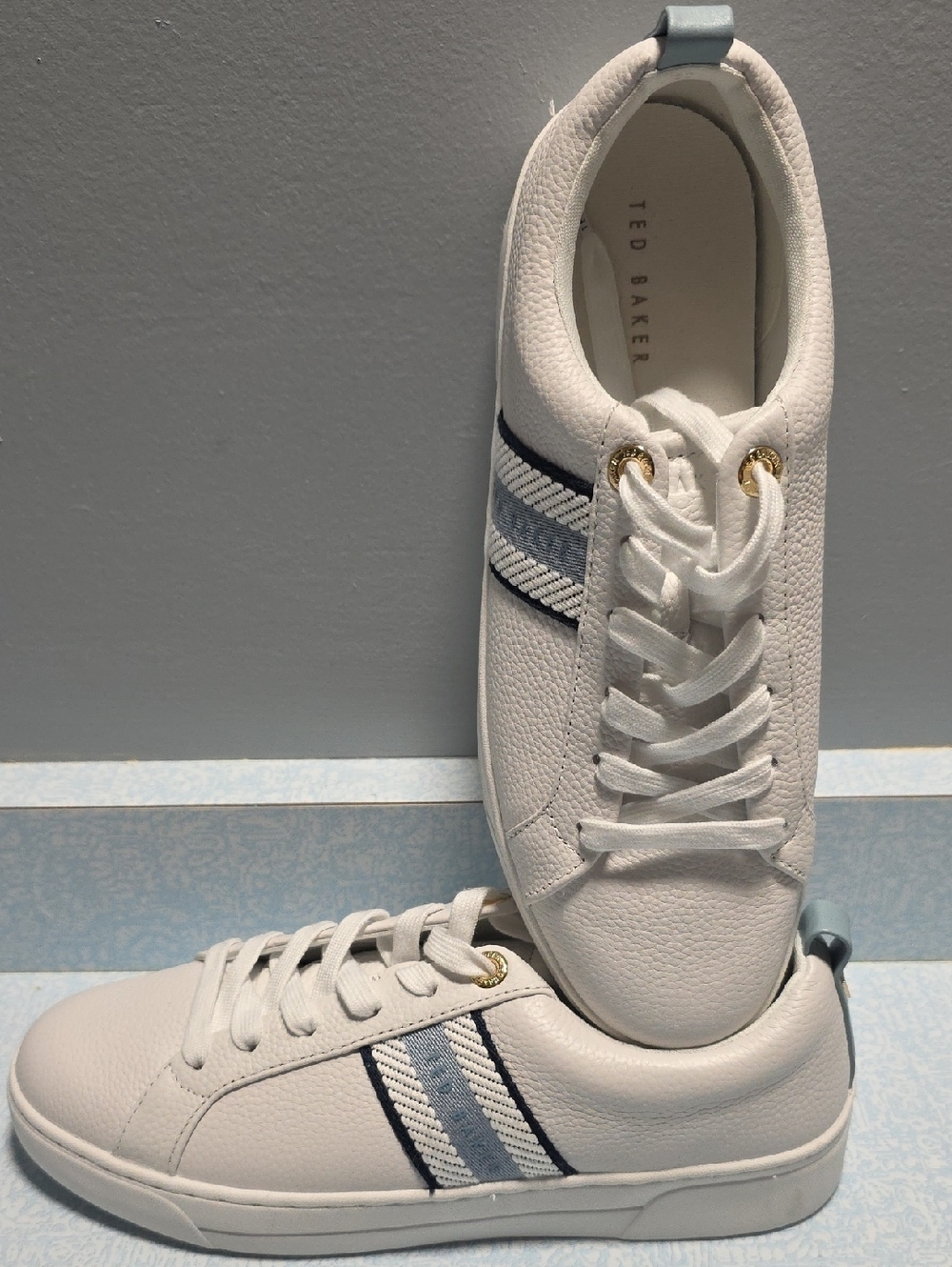 NWOT SIZE 9 Ted Baker White Leather Sneakers with Blue Stripes